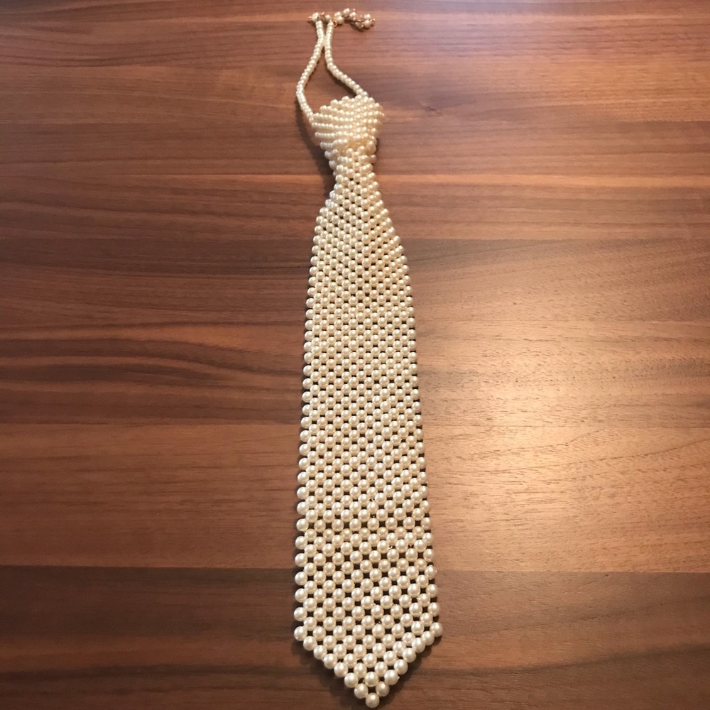 Vintage pearl “tie” necklace